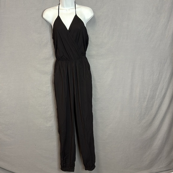 Women’s Lulus Learning to Fly Black Halter Jumpsuit
Size Medium New with Tags - Picture 3 of 9